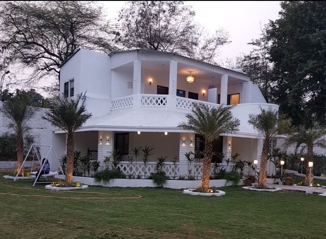 farmhouse for corporate Party