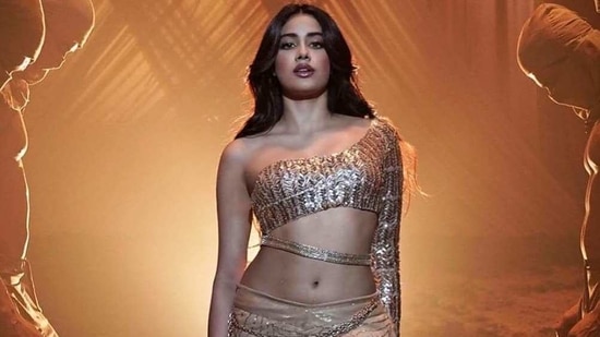 Janhvi Kapoor as Afza/Roohi 