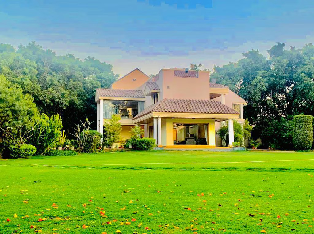 farmhouse in chattarpur for enjoy