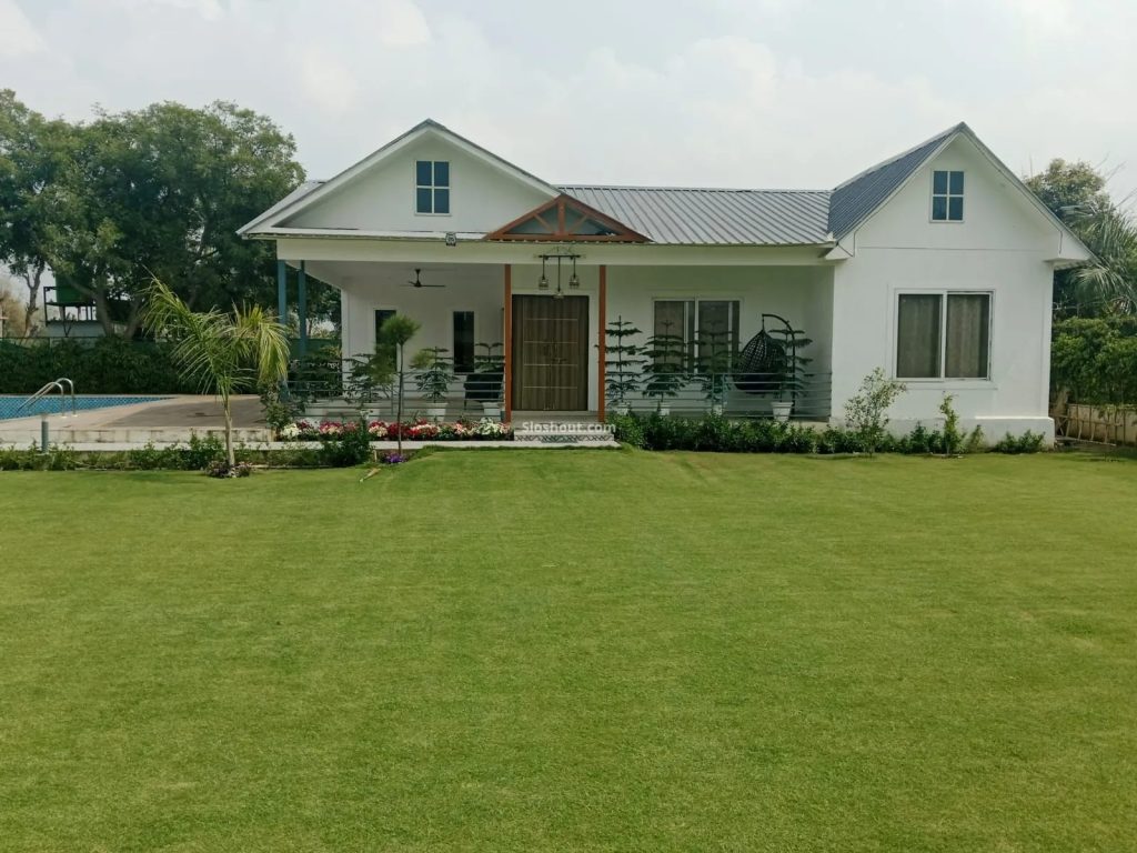 Small farmhouse for pool party in Noida