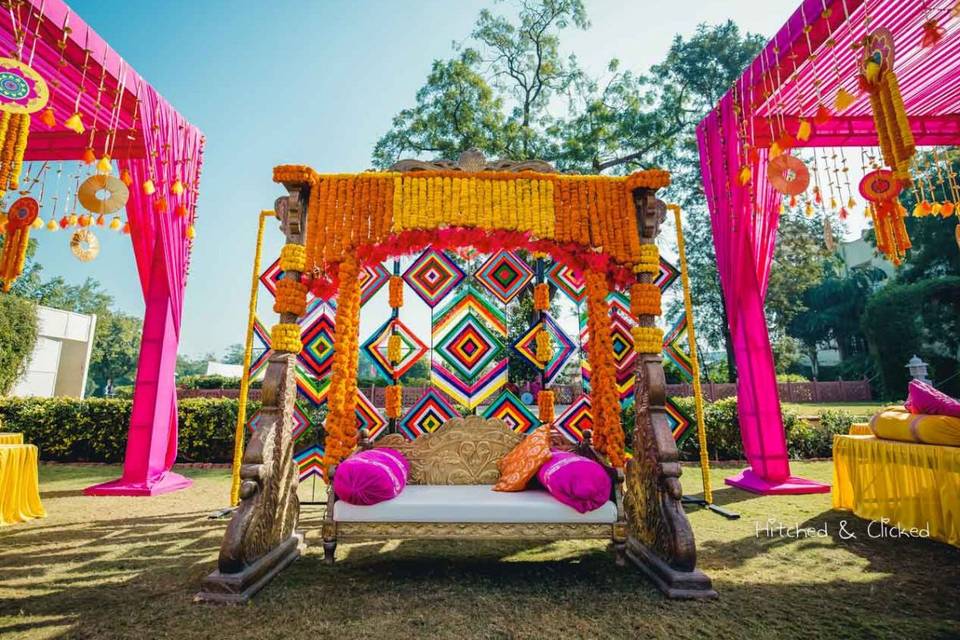 Mirrored Mehndi Backdrop: Reflect Your Beauty