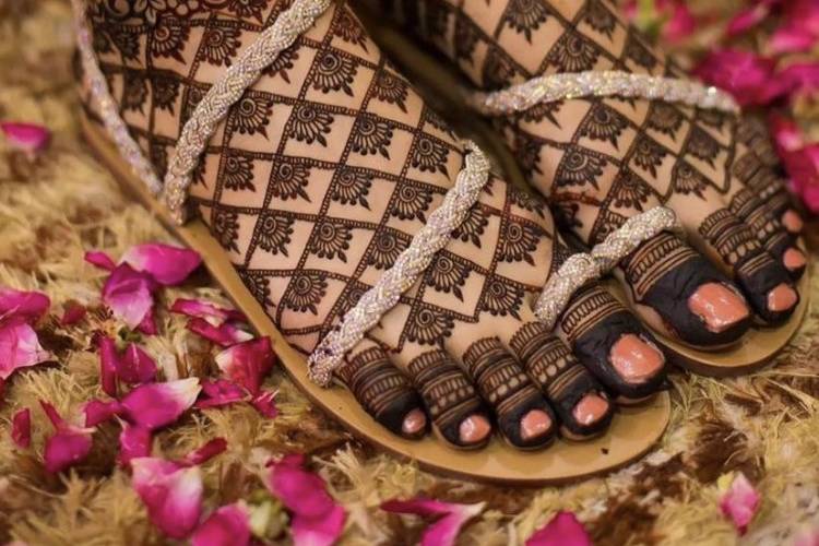 Geometric Patterns mehndi Designs for foot